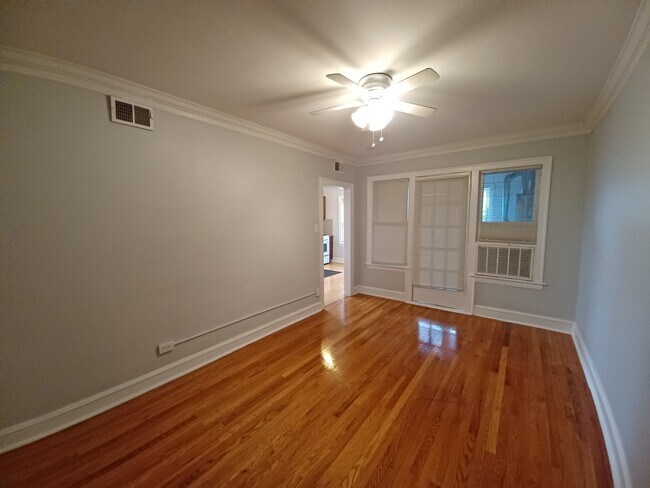 Building Photo - 435 E 91st Pl