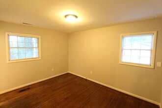 Building Photo - 215 Von Dale Dr