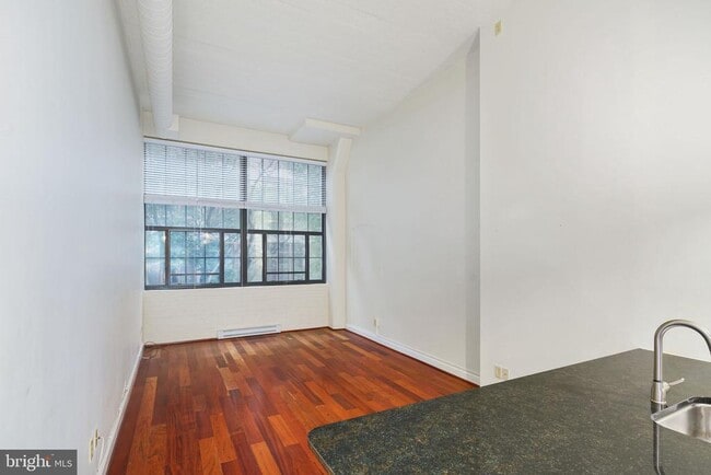 Foto del edificio - 2429 Locust St