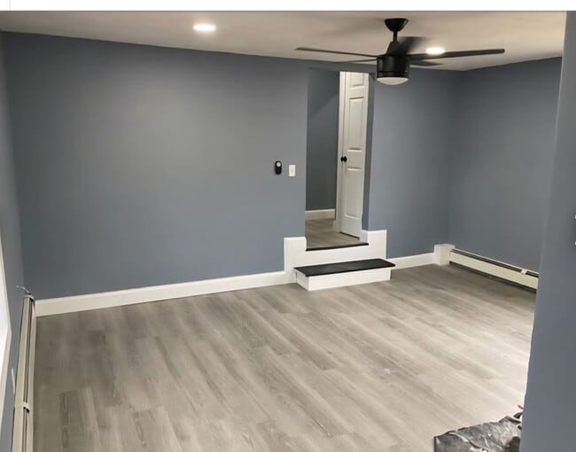 Foto del edificio - Plaistow Remodeled Victorian 3 Bedroom Apa...