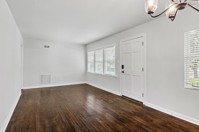 Foto del edificio - 1805 E 62nd St