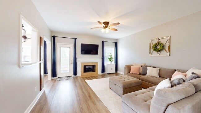 Building Photo - 2259 Dewey Dr