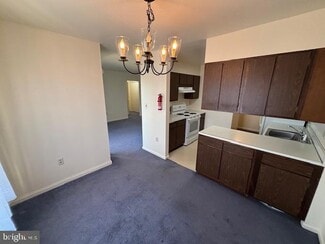 Building Photo - 35 Greenwood Rd