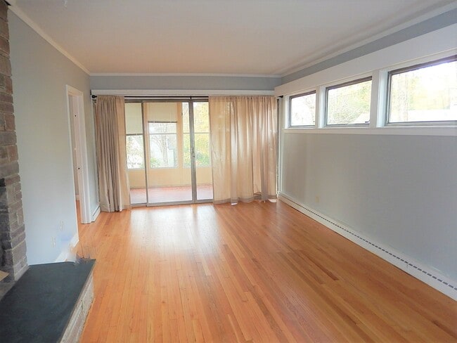 Building Photo - 106 Byron Pl