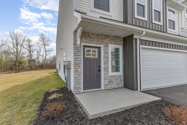 Building Photo - Welcome to this charming 3 bedroom, 2.5 ba...