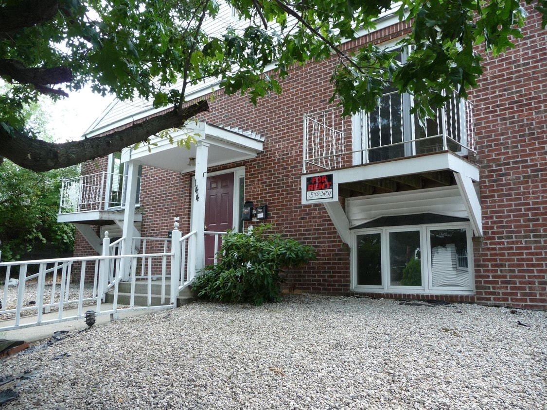 Primary Photo - 144 Yorkshire St