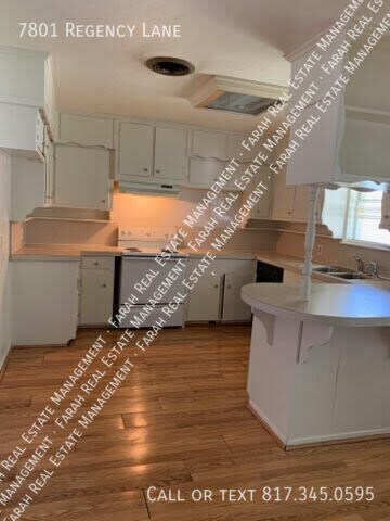 Foto del edificio - 7801 Regency Ln