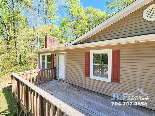 Building Photo - 2 Bed /1.5 Bath Duplex in Convenient Kanna...