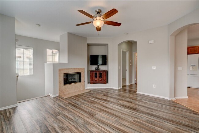Foto del edificio - Fantastic 2 Bedroom Townhome minutes away to Camp Pendleton