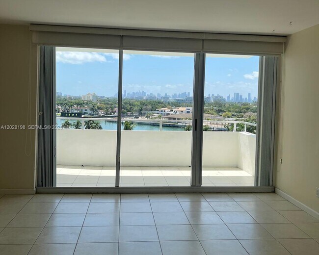 Foto del edificio - 5161 Collins Ave