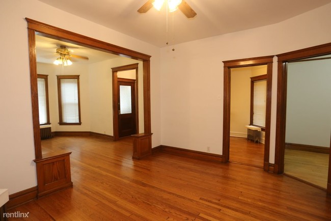 Foto del edificio - 1212 W Addison St