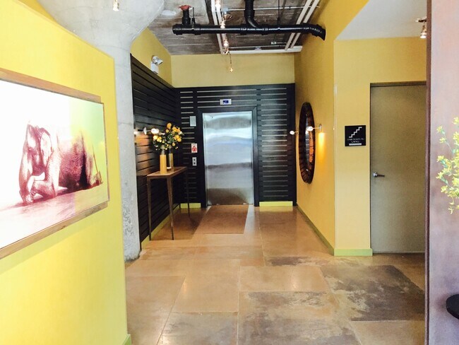 Foto del edificio - 1000 W 15th St