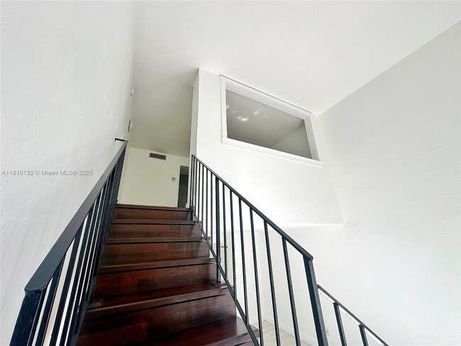 Foto del edificio - 10901 N Kendall Dr