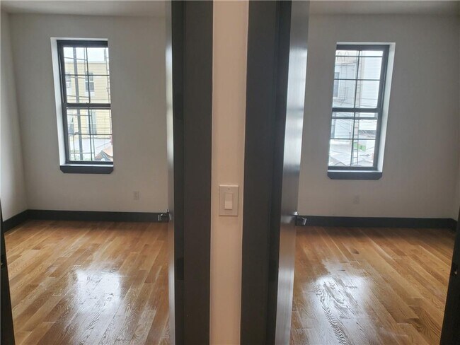Building Photo - 1130 39th St