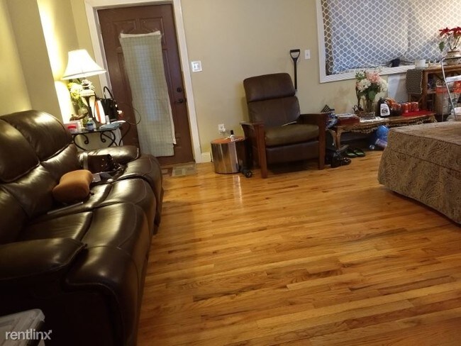 Foto del edificio - 2 br, 1 bath Apartment - 2573 Tieman ave