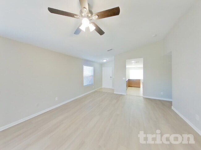 Foto del edificio - 7368 W Flynn Ln