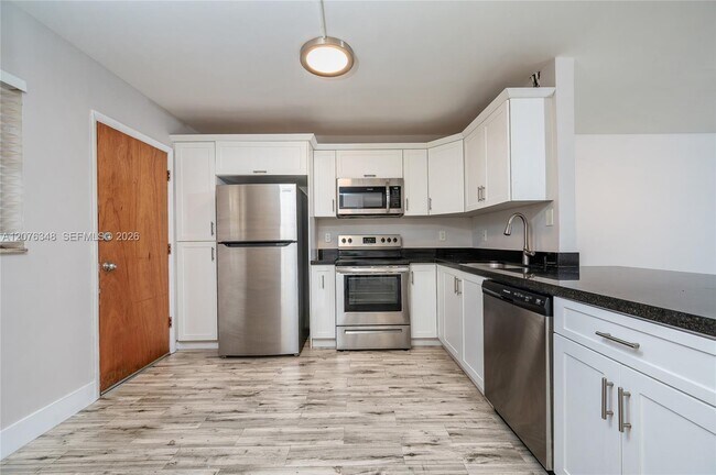 Foto del edificio - 1690 NE 191st St