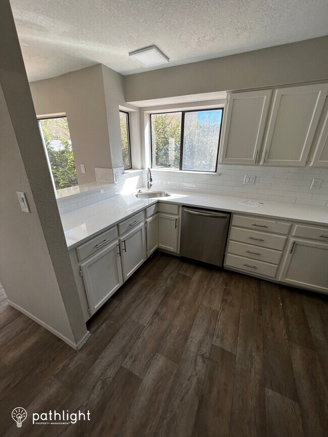 Foto del edificio - 4924 Indigo Dr NW