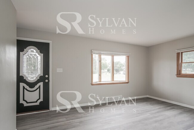 Foto del edificio - Stunning 3BR, 1.5BA brick home