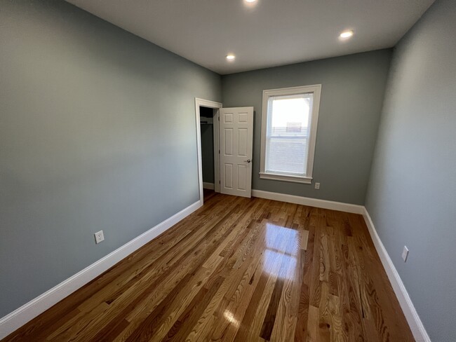 Building Photo - 371 Beacon St