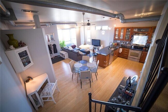 Foto del edificio - Amazing New Construction Right in the Southside Slopes!