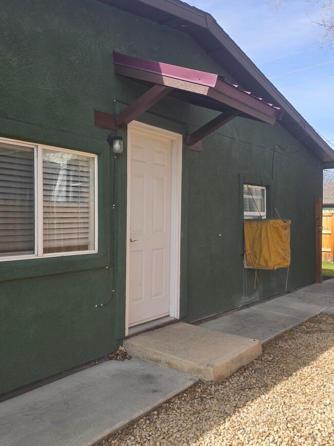 Building Photo - 330 Ouray Ave