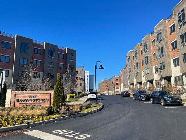 Comunidad de casas de piedra rojiza - 708 Lakeview Ct