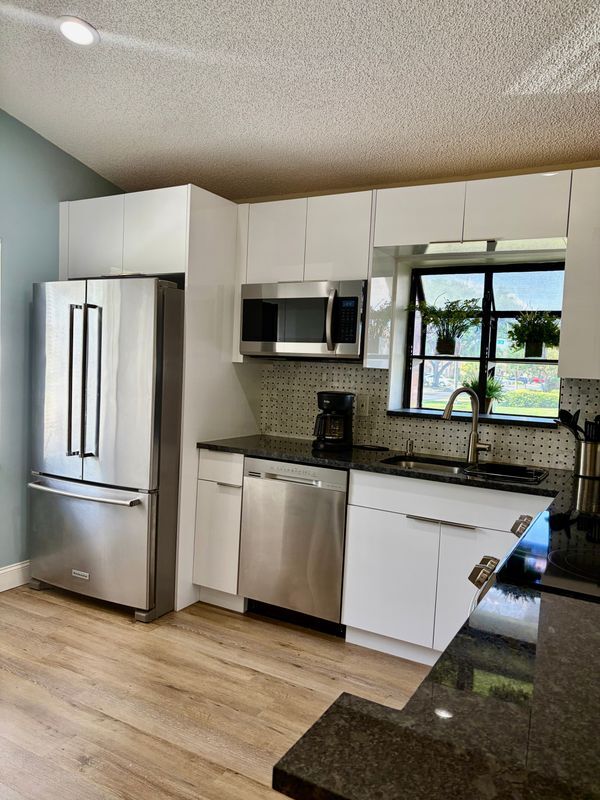 Foto del edificio - 8107 Summerbreeze Ln