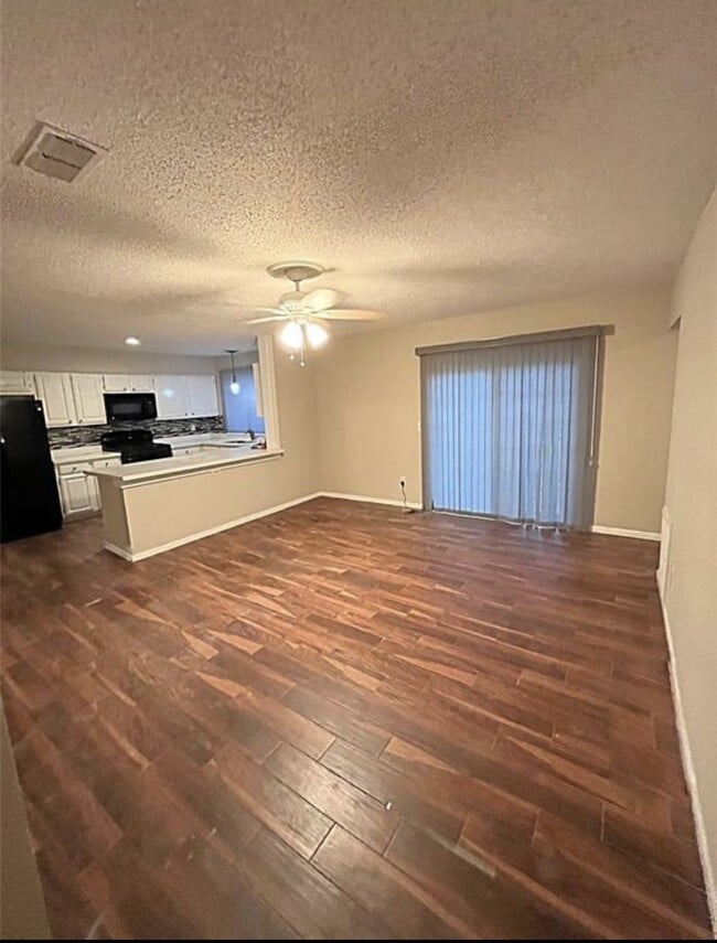 Building Photo - 11223 Willow Field Dr