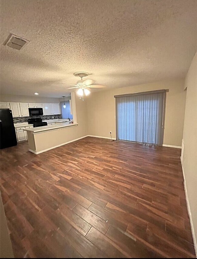 Foto del edificio - 11223 Willow Field Dr