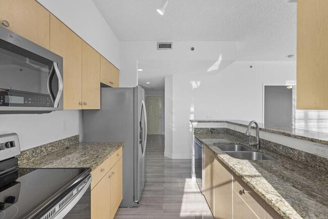 Foto del edificio - 616 Clearwater Park Rd