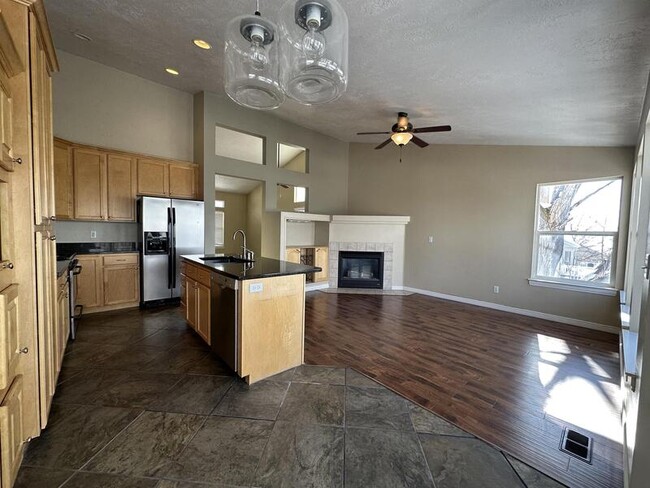 Building Photo - 113 Manilla Dr