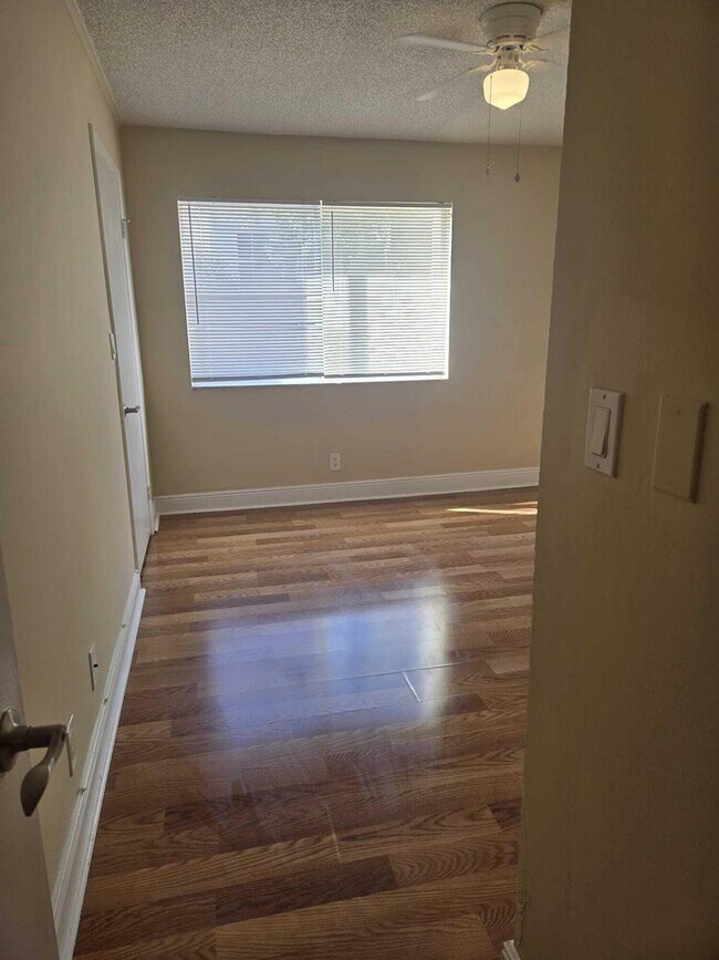 Foto del edificio - 5780 Rock Island Rd