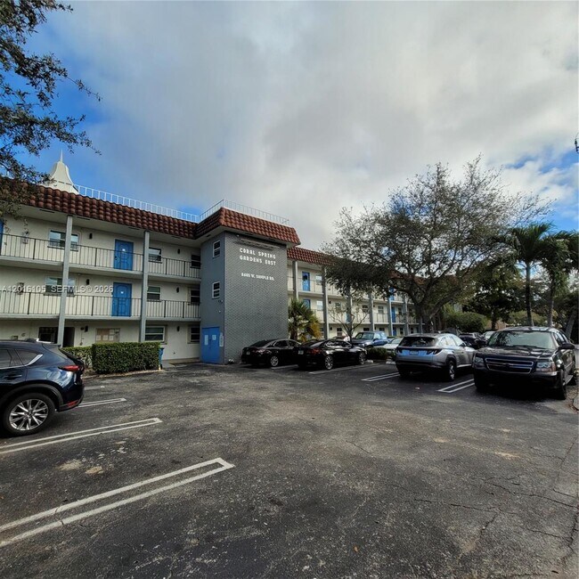 Building Photo - 8605 W Sample Rd