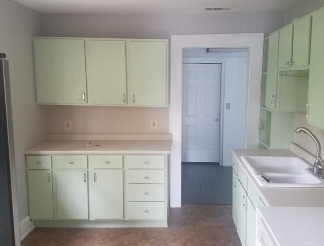 Building Photo - 1 Bedroom home close to downtown Fayetteville