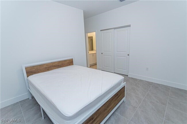 Foto del edificio - 5096 Nevola Ave