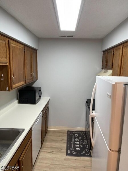 Foto del edificio - 4805 Ravens Crest Dr
