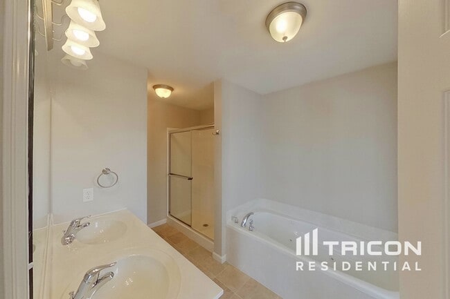 Building Photo - 6024 New Town Dr