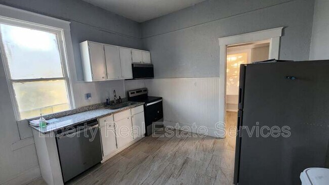 Foto del edificio - 826 E Duffy St