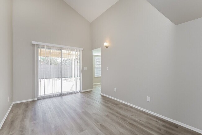 Building Photo - 10162 E Stella Rd