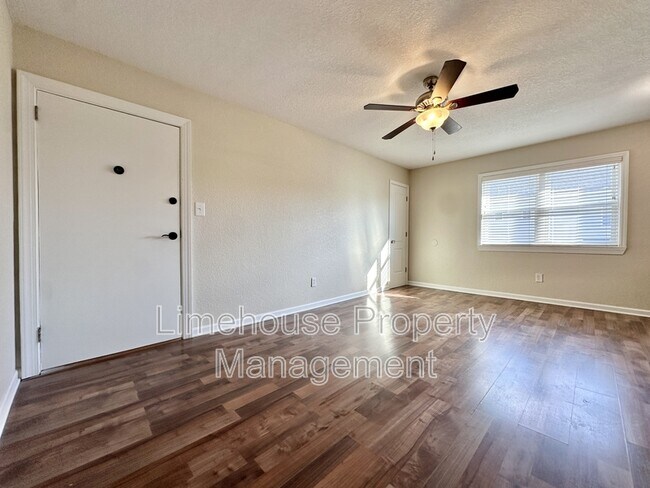 Foto del edificio - 909 Leisure Square