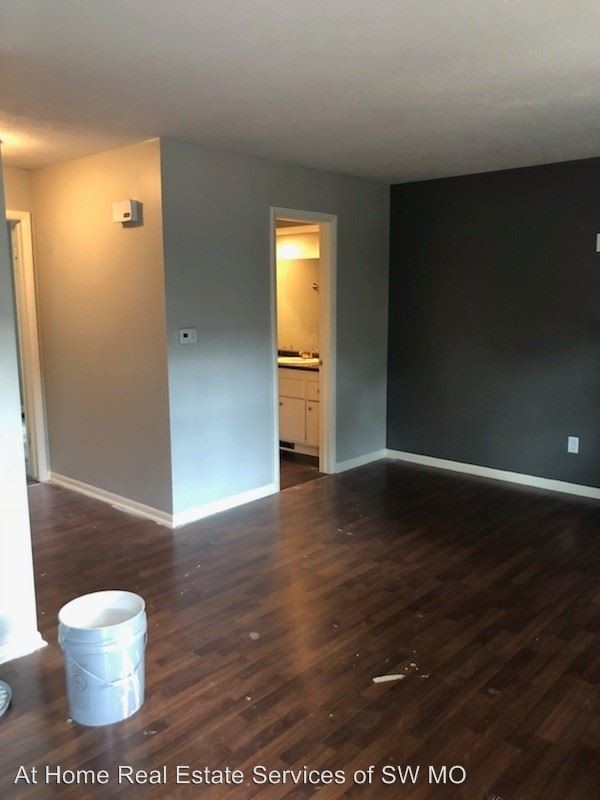 Building Photo - 1335-13495 E Elm St