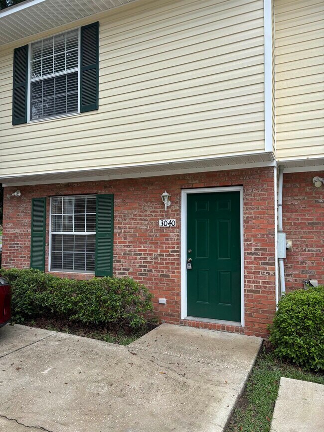 Building Photo - 3040 Camelliawood Cir E