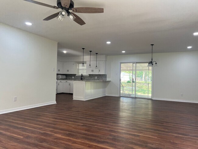 Foto del edificio - 304 S Claremont Ave