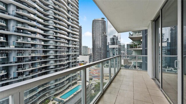 Foto del edificio - 1050 Brickell Ave