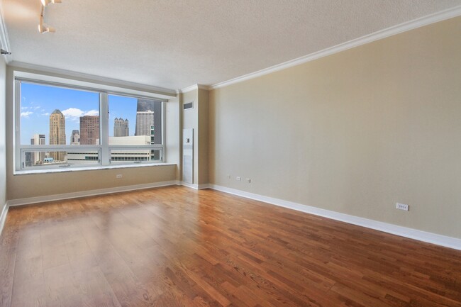 Building Photo - 512 N McClurg Ct