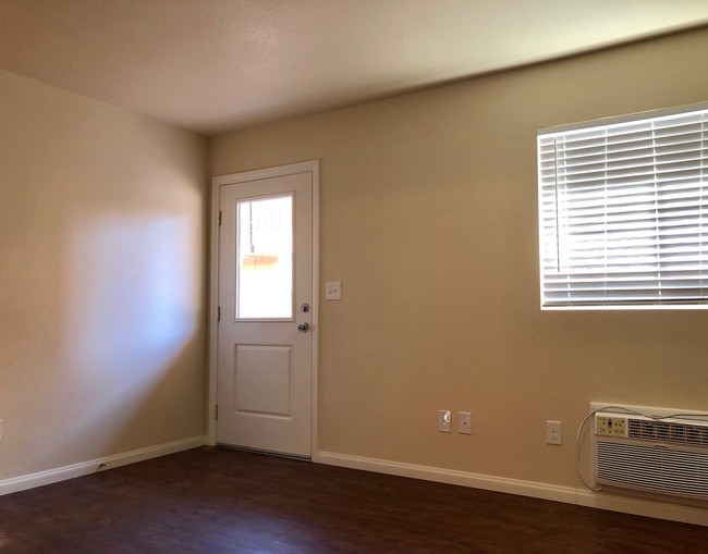 Foto del edificio - 4806 E Charleston Blvd