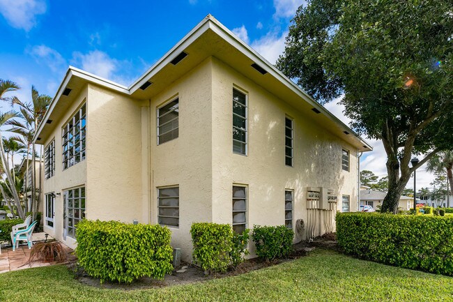 Building Photo - 13578  Via Flora  E Delray Beach FL 33484