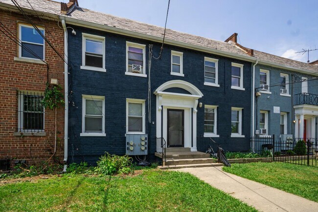 Foto del edificio - 182 36th St NE