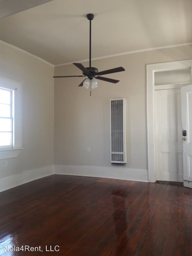 Building Photo - 2221 Burgundy St